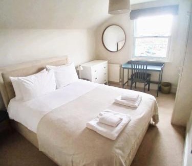 Shaftesbury Appartement | Stunning Central London home with 3 double bedrooms, 3 bathroom & roof terrace Sleeps 6 - 5 min walk to station