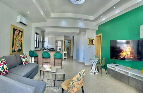 Yolanda Morales Copropriété | Stunning City Center Condo Full AC, Pool, Near All