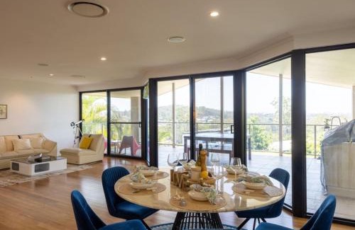 Holland Park West Maison | Stunning City View 5BR with Balcony near Malls Uni and CBD