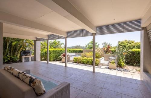 Holland Park West Maison | Stunning City View 5BR with Balcony near Malls Uni and CBD