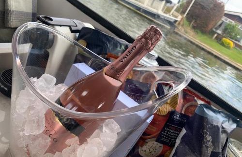Bourne End Location De Bateaux | Stunning Classic Dutch Barge near Henley & Marlow