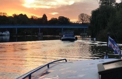 Bourne End Location De Bateaux | Stunning Classic Dutch Barge near Henley & Marlow