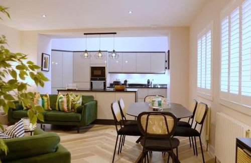 Largs Maison | Stunning Coach House