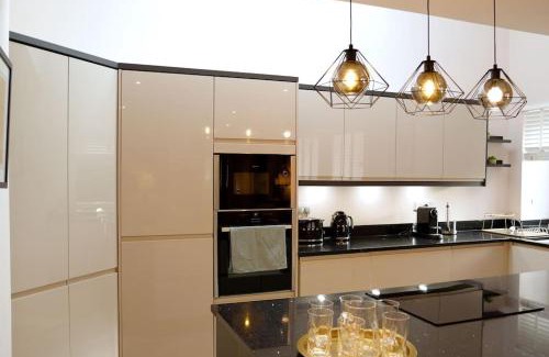 Largs Maison | Stunning Coach House