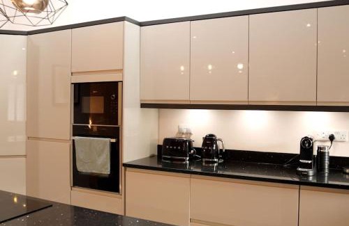 Largs Maison | Stunning Coach House