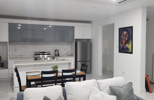 Discovery Bay Villa | Stunning Coastal 3-bedroom villa with pool and private beach, WiFi and AC