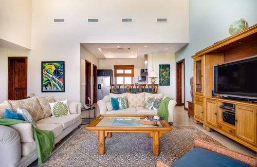 Playa Hermosa Copropriété | Stunning coastal penthouse with sweeping views, pools, gym, fast WiFi & AC