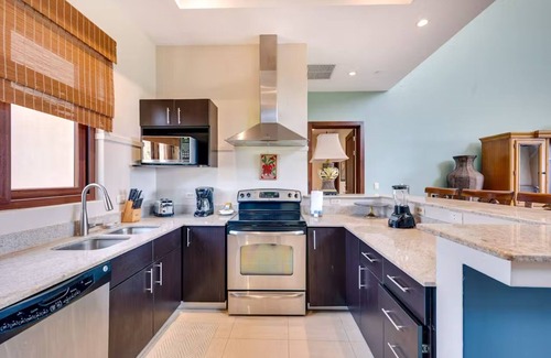 Playa Hermosa Copropriété | Stunning coastal penthouse with sweeping views, pools, gym, fast WiFi & AC