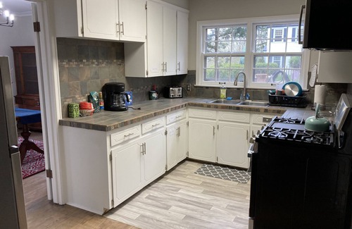 Council Bluffs Maison | Stunning Colonial Home In Historic Neighborhood