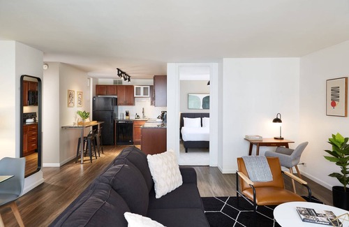 Streeterville Appartement | Stunning Corner 2BR in Streeterville | Roof Deck | Lake Views
