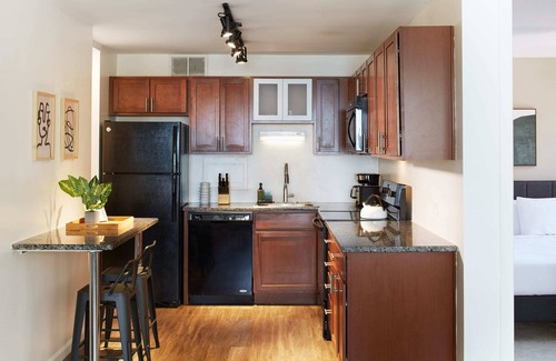 Streeterville Appartement | Stunning Corner 2BR in Streeterville | Roof Deck | Lake Views