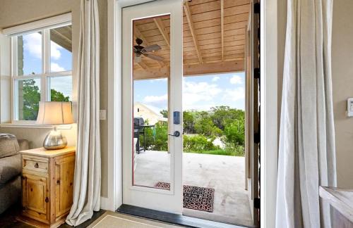 Dripping Springs Maison | Stunning Cottage with Fantastic Views for a Romantic Escape near Austin, Texas