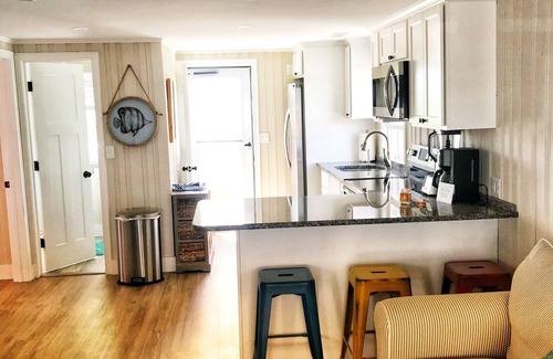 Hampton Cottage | Récemment rénové pour 2019: Harborview Hampton Cottage! "Up The Beach"!