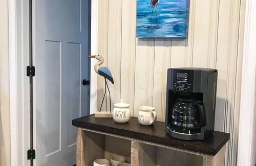 Hampton Cottage | Récemment rénové pour 2019: Harborview Hampton Cottage! "Up The Beach"!