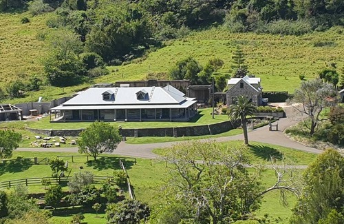 Rose Valley Maison | Stunning cottage on beautiful farm close to beaches and cafes