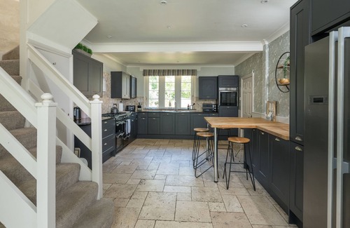 Bathford Maison | Stunning country house for up to 22 people with HOT TUBS!