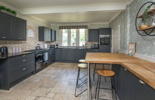 Bathford Maison | Stunning country house for up to 22 people with HOT TUBS!