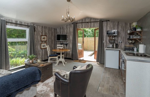 Bathford Maison | Stunning country house for up to 22 people with HOT TUBS!