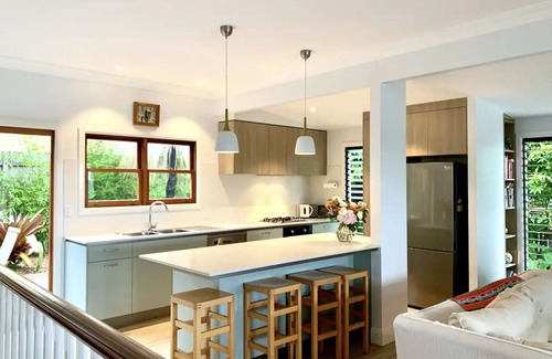 Yamba Maison | Stunning couples luxury beach house! Walk everywhere! wifi+fire+parking+garden!