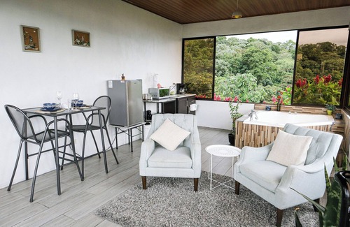 El Fosforo Cabine | Stunning Volcano & Lake View Oasis with Scenic Tub