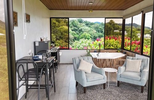 El Fosforo Cabine | Stunning Volcano & Lake View Oasis with Scenic Tub