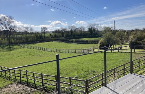 Whitchurch Maison | Stunning Dutch Barn conversion in the Shropshire countryside