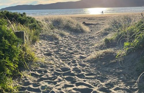 Paraparaumu Beach Appartement | Stunning executive family home!