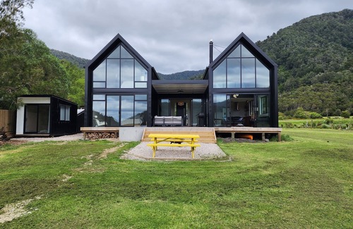 Duncan Bay Maison | Stunning executive holiday home in tranquil Duncan bay