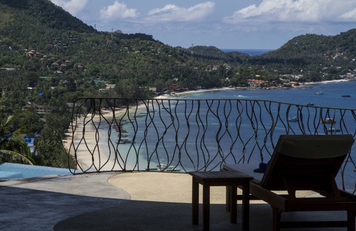 Koh Tao Villa | Superbe, exotique deux chambres, avec une immense piscine privée à débordement!
