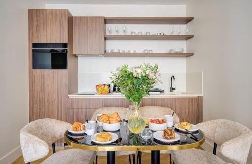 Quartier de la Porte-Saint-Denis Appartement | Stunning Family Flat - Grands Boulevards - with AC