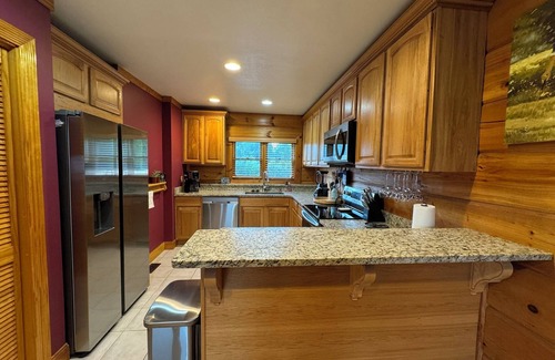 Tazewell Copropriété | Stunning Family Retreat overlooking Golf Course