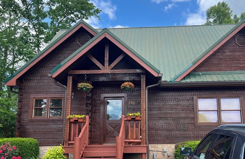 Tazewell Copropriété | Stunning Family Retreat overlooking Golf Course