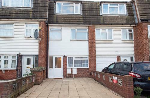 Custom House Maison | Stunning four bedroom house close to Excel, O2 & Central London with free parking