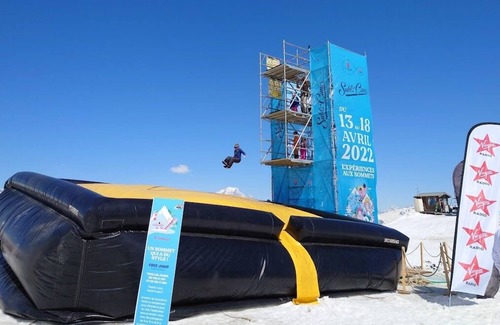 La Roche Appartement | stunning views, warm & cosy, great kitchen & free internet with amazing skiing!