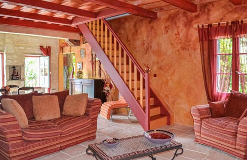 Saint-Quentin-de-Caplong Maison | Superbe maison à St, Quentin de Caplong avec 2 chambres, WiFi et piscine extérieure