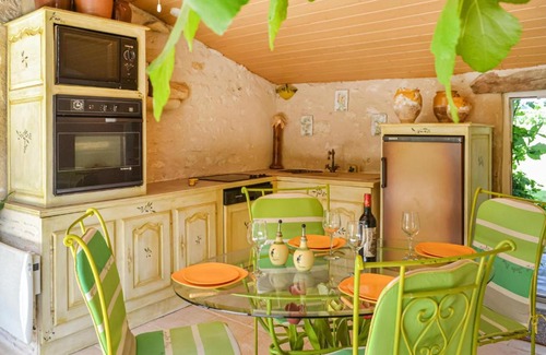Saint-Quentin-de-Caplong Maison | Superbe maison à St, Quentin de Caplong avec 2 chambres, WiFi et piscine extérieure