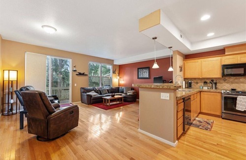 Tanasbourne Maison | Stunning Furnished Short-term Townhome in Amberglen of Beaverton