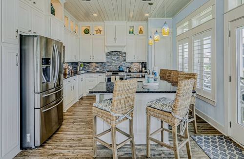 Port Bolivar Maison | Stunning | Gulf Views | Hot Tub | Group Ready