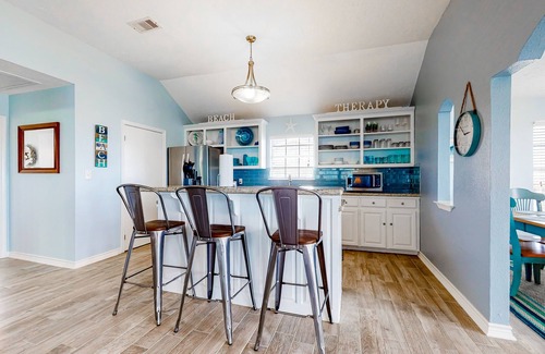 Freeport Maison | Stunning | Gulf Views | Large Deck | Dog Haven