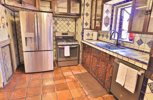 Miramonte Maison | Stunning Haceinda Style in the Heart of Tucson with Pool and Guest House