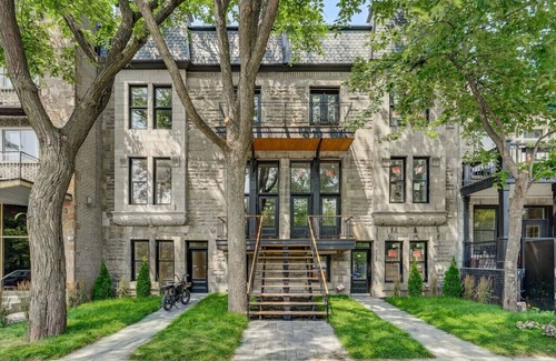 Plateau Mont Royal Appartement | Stunning Historic Apartment with Parc Lafontaine View