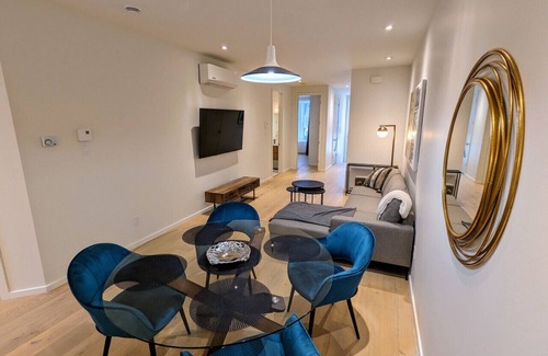 Plateau Mont Royal Appartement | Stunning Historic Apartment with Parc Lafontaine View