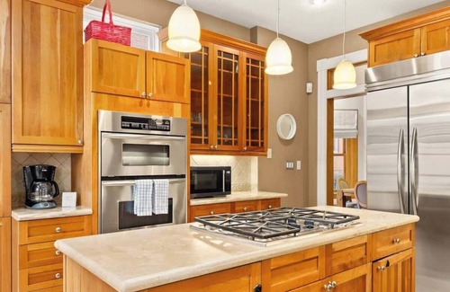 Uptown Maison | Stunning Historic Home | DT Location! | Sleeps 10
