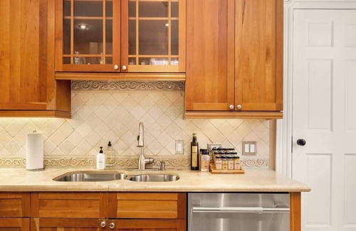 Uptown Maison | Stunning Historic Home | DT Location! | Sleeps 10