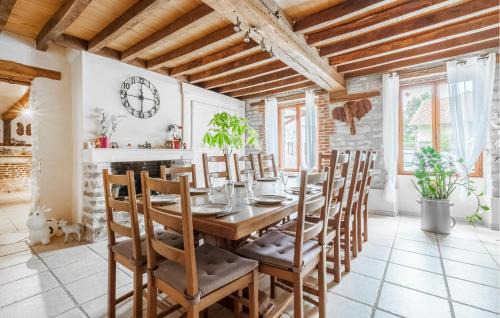 Montigny-les-Monts Maison | Stunning Home In Montigny-Les-Monts