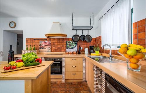 Bicici Maison | Stunning Home In Bicici With Sauna