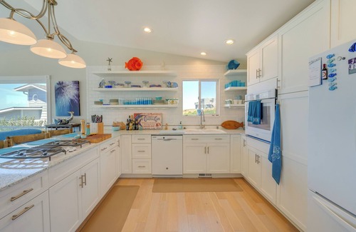 Oak Harbor Maison | Stunning Home in Coupeville w/ Deck + Beach Access