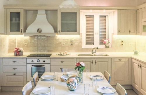 Diakofto Maison | Stunning home in Diakopto with 4 Bedrooms and WiFi