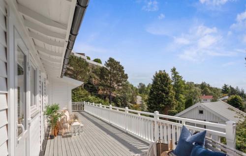 Fjell Maison | Stunning Home In Fjell With Wifi