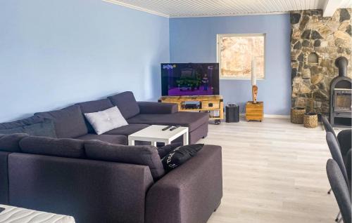 Fjell Maison | Stunning Home In Fjell With Wifi